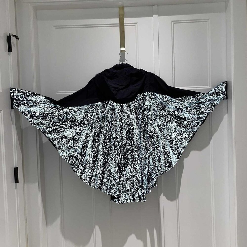 LULULEMON Ride & Reflect Cape/Jacket REFLECTIVE - Very Excellent Condition - Picture 11 of 16